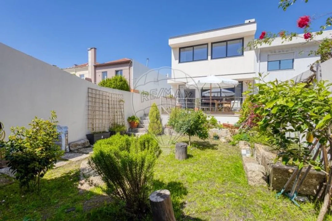 Moradia T7 para Venda em Paranhos Foto 14