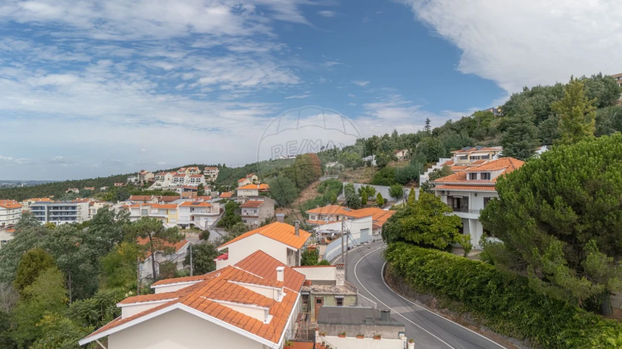 Moradia T5 para Venda em Santo Antonio dos Olivais Foto 37