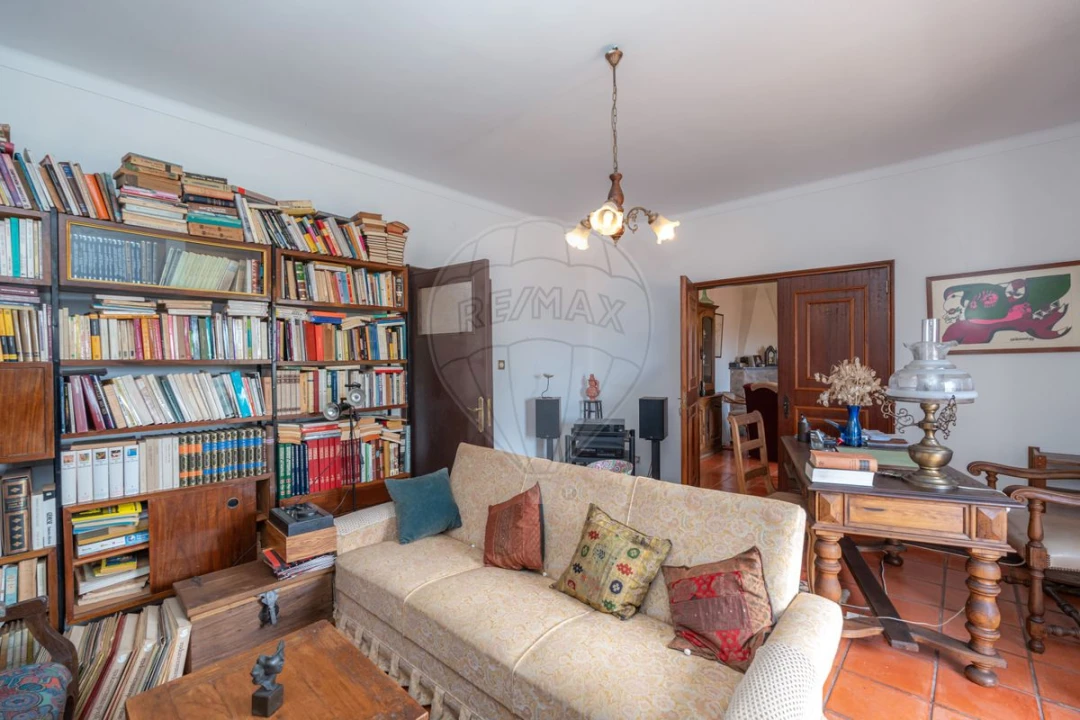 Moradia T5 para Venda em Santo Antonio dos Olivais Foto 15