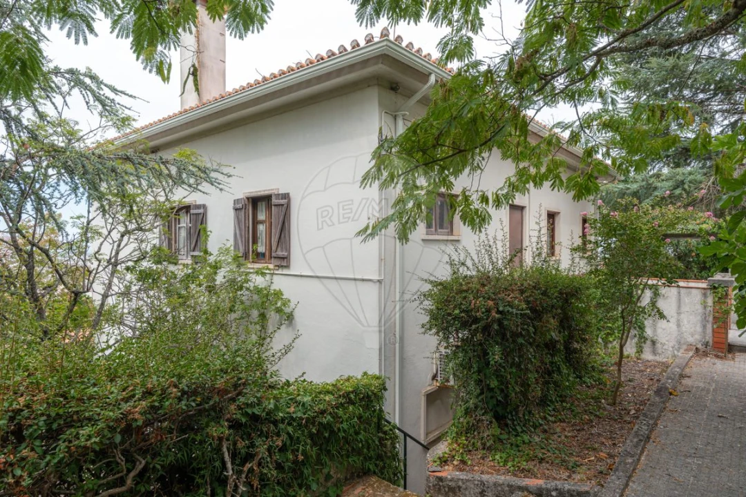 Moradia T5 para Venda em Santo Antonio dos Olivais Foto 6