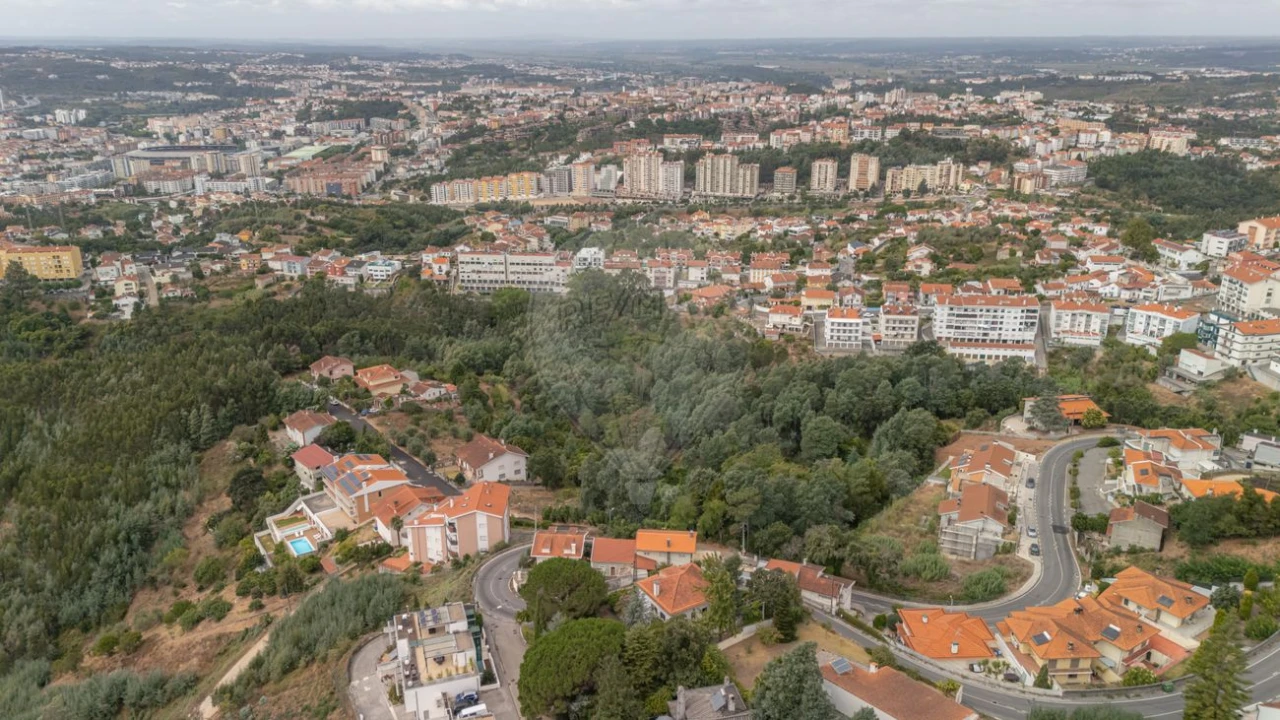 Moradia T5 para Venda em Santo Antonio dos Olivais Foto 35