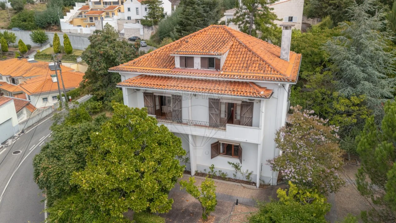 Moradia T5 para Venda em Santo Antonio dos Olivais Foto 31