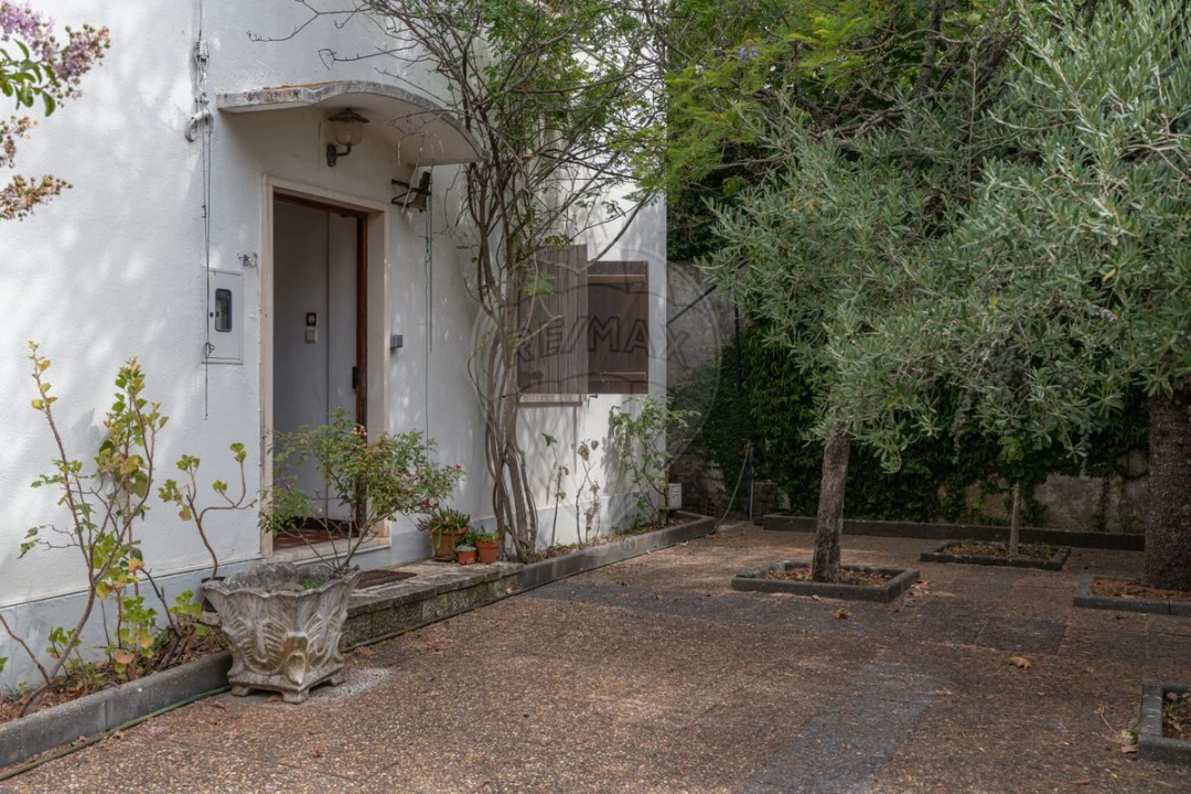 Moradia T5 para Venda em Santo Antonio dos Olivais Foto 7