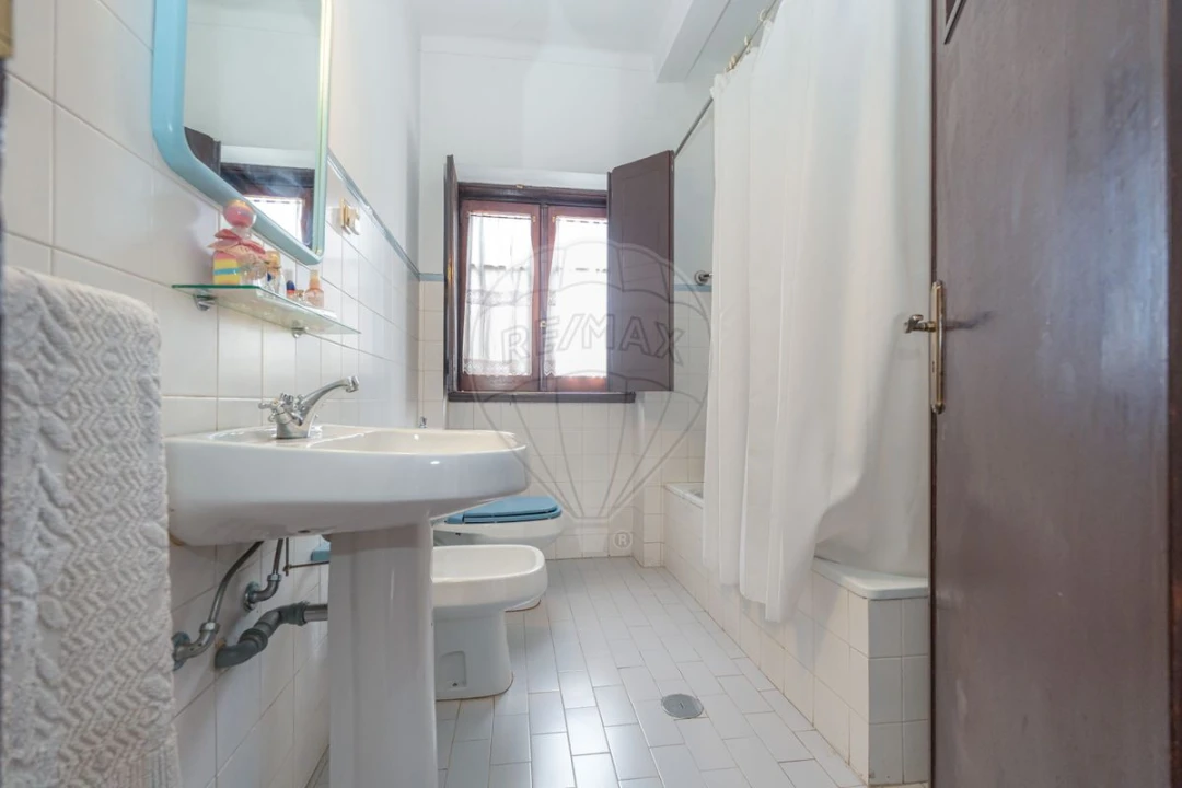 Moradia T5 para Venda em Santo Antonio dos Olivais Foto 24