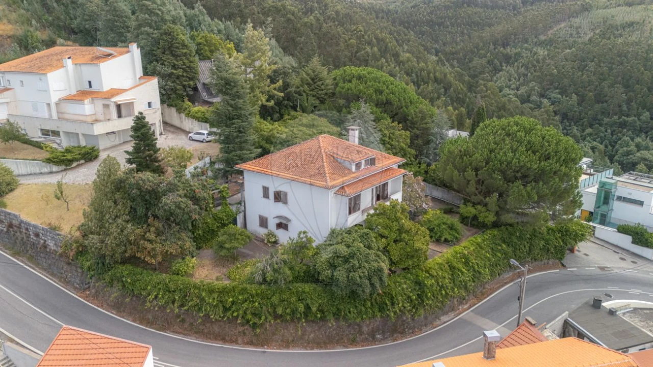 Moradia T5 para Venda em Santo Antonio dos Olivais Foto 47