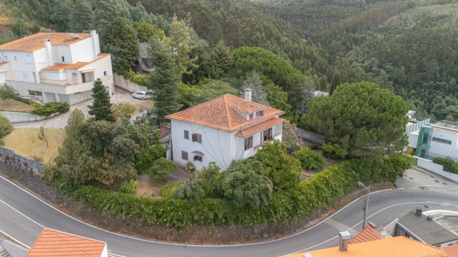 Moradia T5 para Venda em Santo Antonio dos Olivais Foto 47