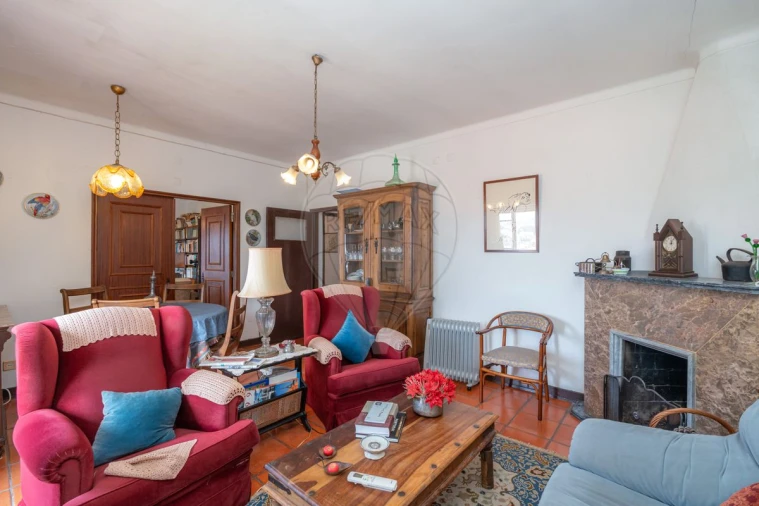 Moradia T5 para Venda em Santo Antonio dos Olivais Foto 16