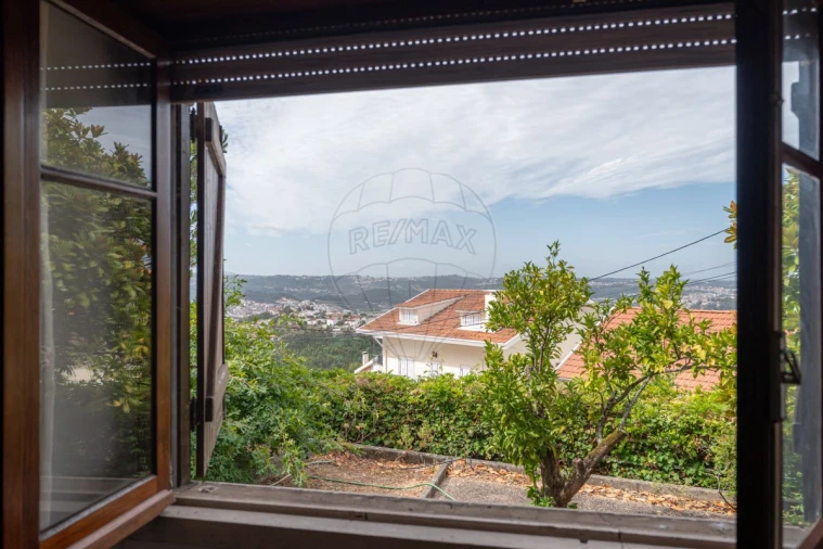 Moradia T5 para Venda em Santo Antonio dos Olivais Foto 28