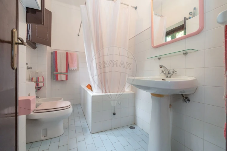 Moradia T5 para Venda em Santo Antonio dos Olivais Foto 19