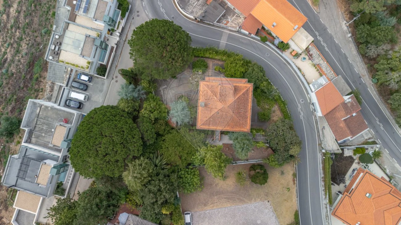 Moradia T5 para Venda em Santo Antonio dos Olivais Foto 2