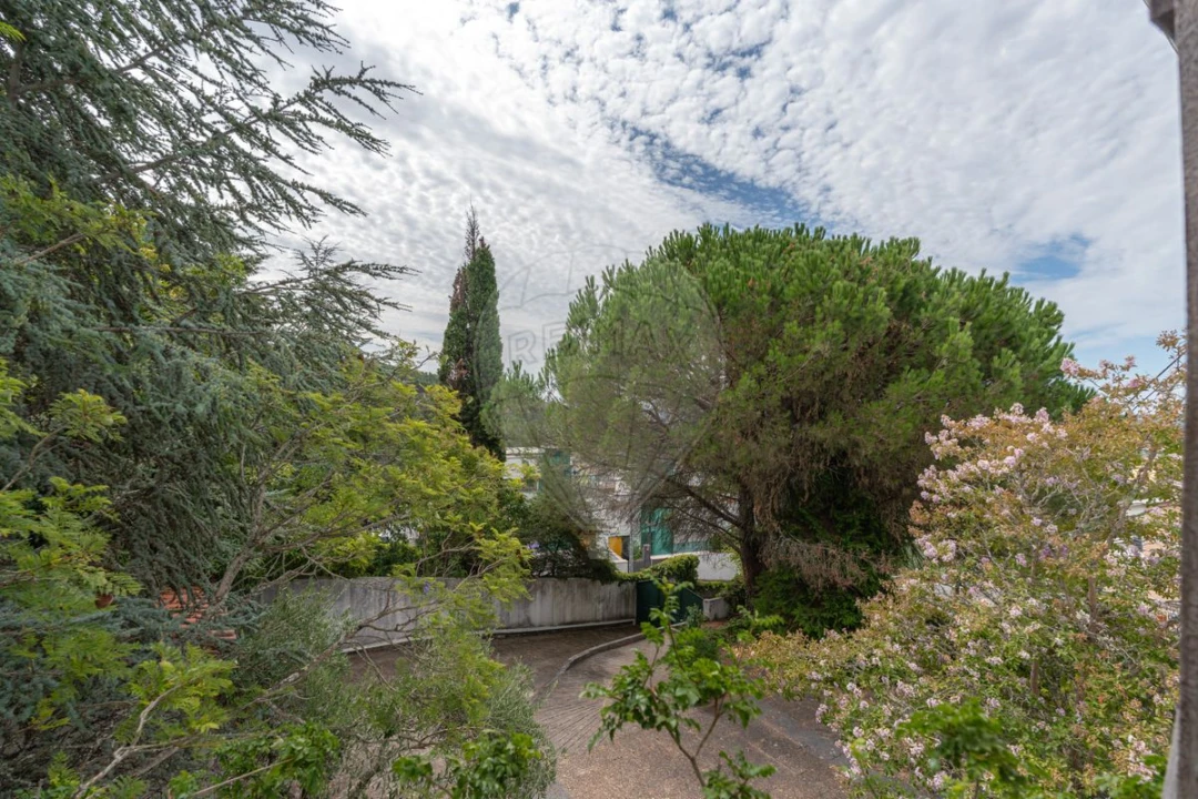 Moradia T5 para Venda em Santo Antonio dos Olivais Foto 33