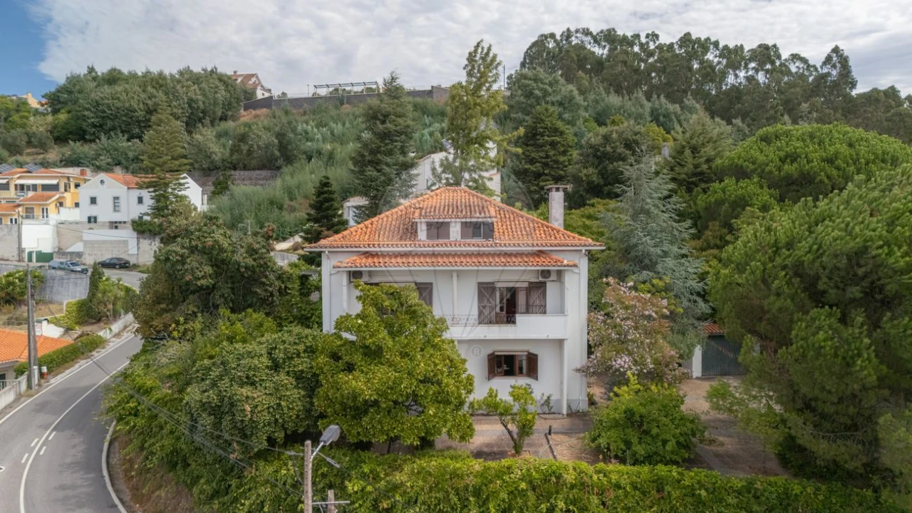 Moradia T5 para Venda em Santo Antonio dos Olivais Foto 40