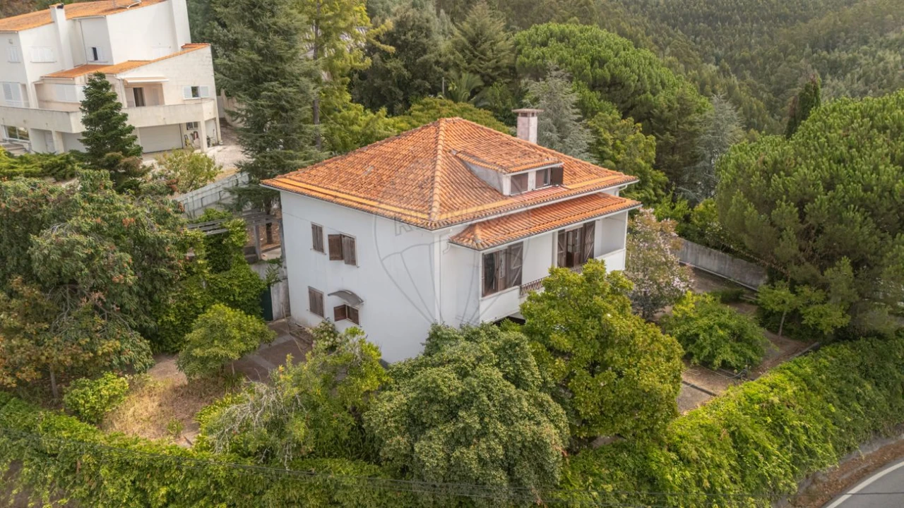 Moradia T5 para Venda em Santo Antonio dos Olivais Foto 3