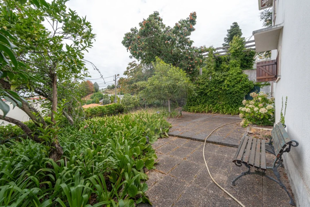 Moradia T5 para Venda em Santo Antonio dos Olivais Foto 8