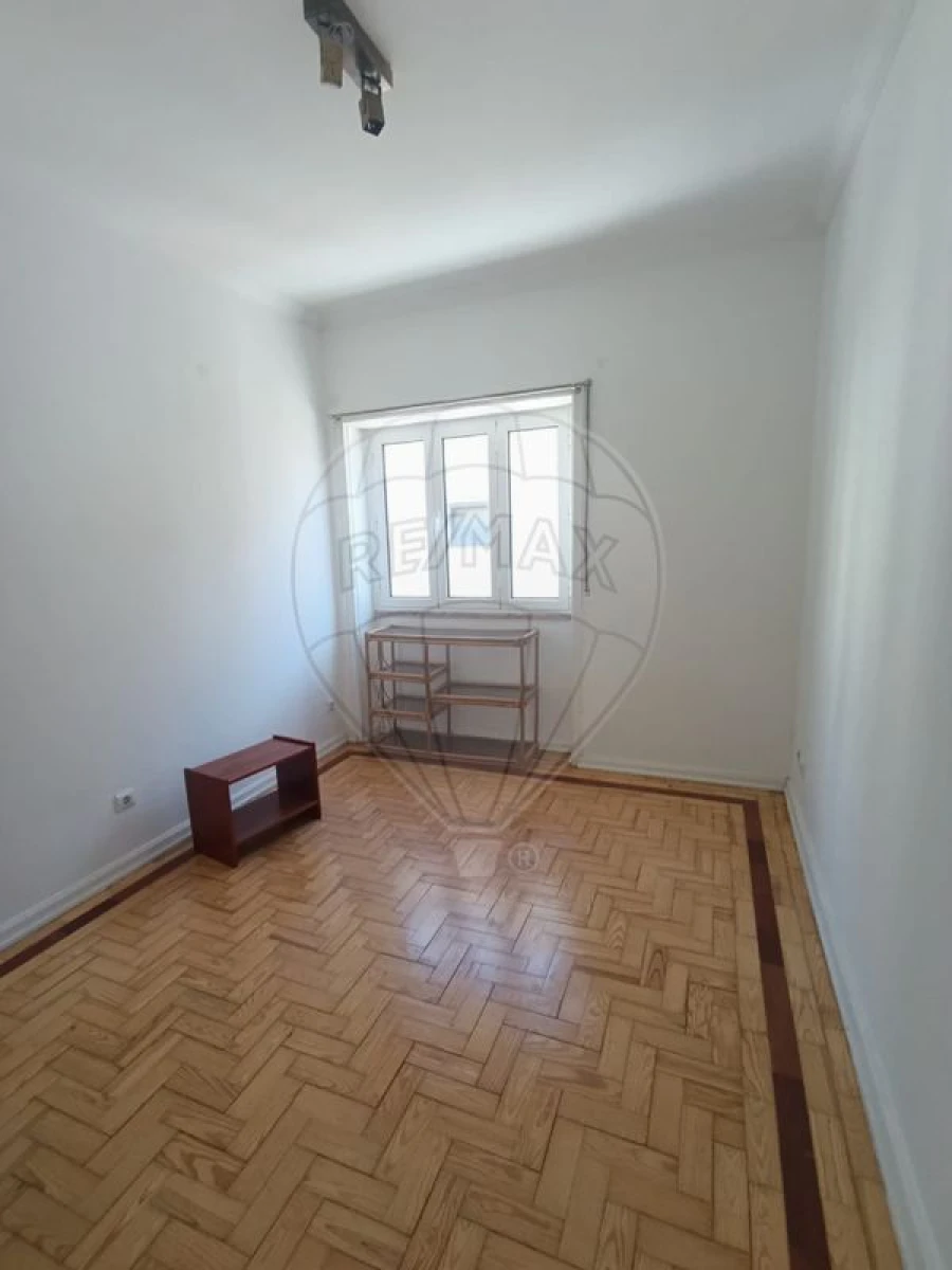 Apartamento T4 para Arrendamento em Sé Nova, Santa Cruz, Almedina e São Bartolomeu Foto 8