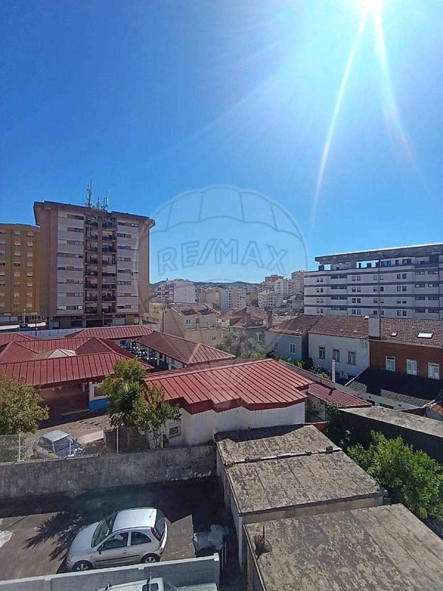 Apartamento T4 para Arrendamento em Sé Nova, Santa Cruz, Almedina e São Bartolomeu Foto 2