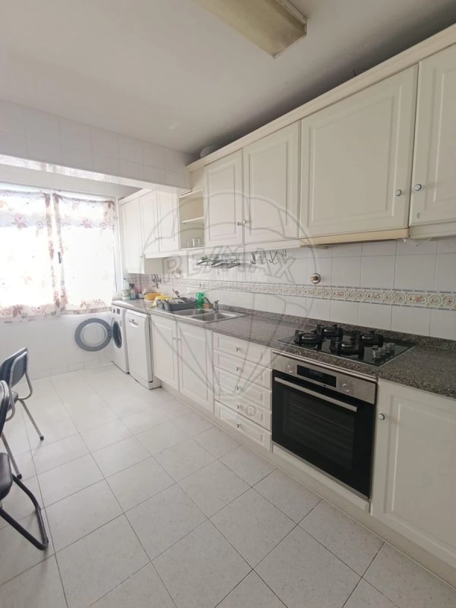 Apartamento T4 para Arrendamento em Sé Nova, Santa Cruz, Almedina e São Bartolomeu Foto 10