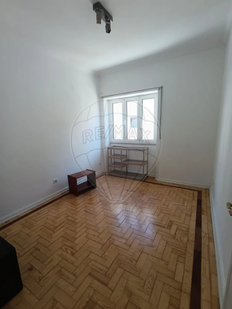 Apartamento T4 para Arrendamento em Sé Nova, Santa Cruz, Almedina e São Bartolomeu Foto 16