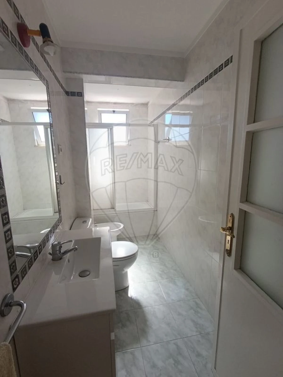 Apartamento T4 para Arrendamento em Sé Nova, Santa Cruz, Almedina e São Bartolomeu Foto 18