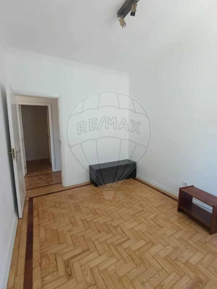 Apartamento T4 para Arrendamento em Sé Nova, Santa Cruz, Almedina e São Bartolomeu Foto 21