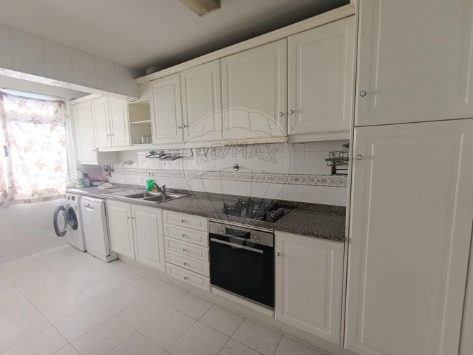 Apartamento T4 para Arrendamento em Sé Nova, Santa Cruz, Almedina e São Bartolomeu Foto 12