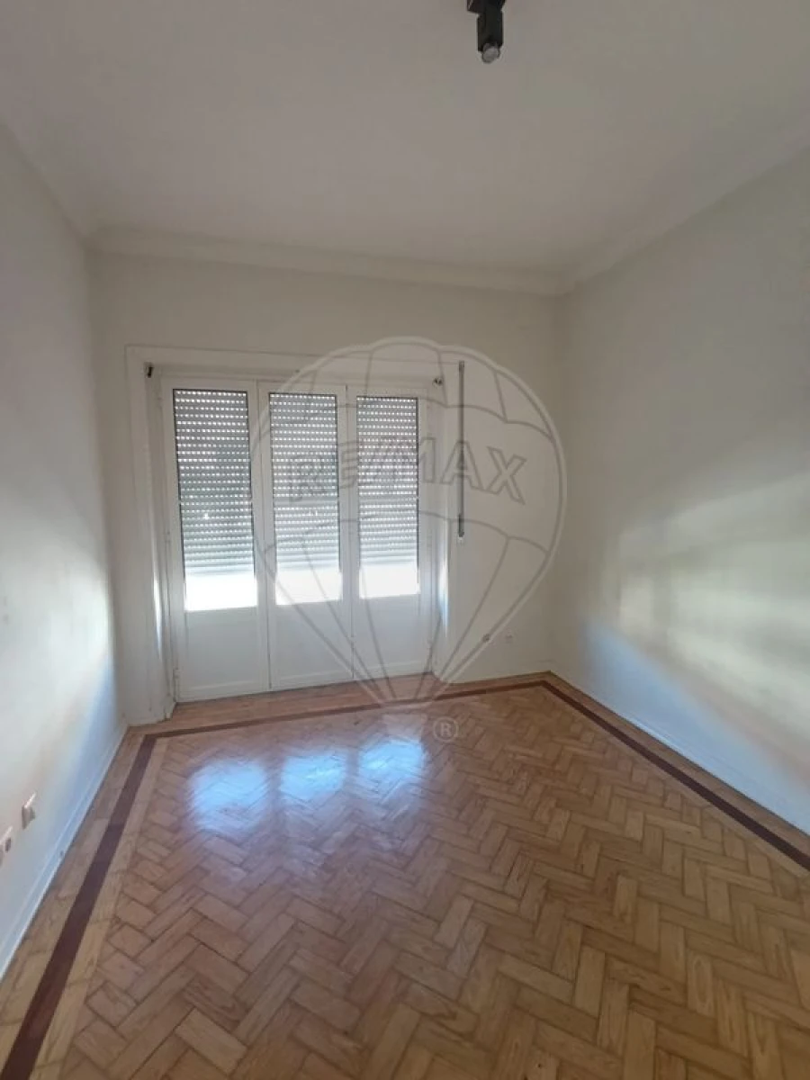 Apartamento T4 para Arrendamento em Sé Nova, Santa Cruz, Almedina e São Bartolomeu Foto 24