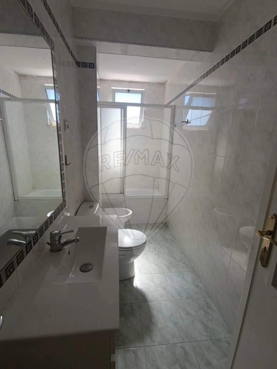 Apartamento T4 para Arrendamento em Sé Nova, Santa Cruz, Almedina e São Bartolomeu Foto 26