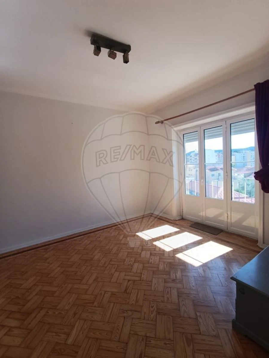 Apartamento T4 para Arrendamento em Sé Nova, Santa Cruz, Almedina e São Bartolomeu Foto 15