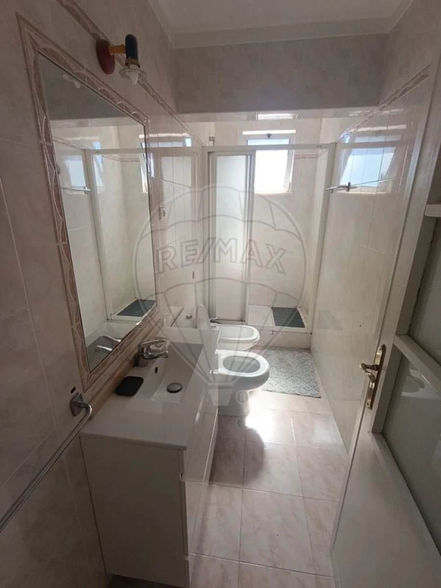 Apartamento T4 para Arrendamento em Sé Nova, Santa Cruz, Almedina e São Bartolomeu Foto 25