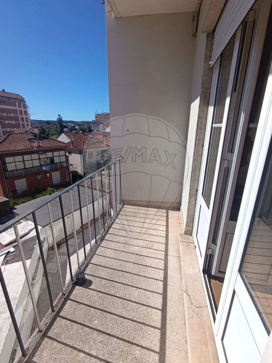 Apartamento T4 para Arrendamento em Sé Nova, Santa Cruz, Almedina e São Bartolomeu Foto 23