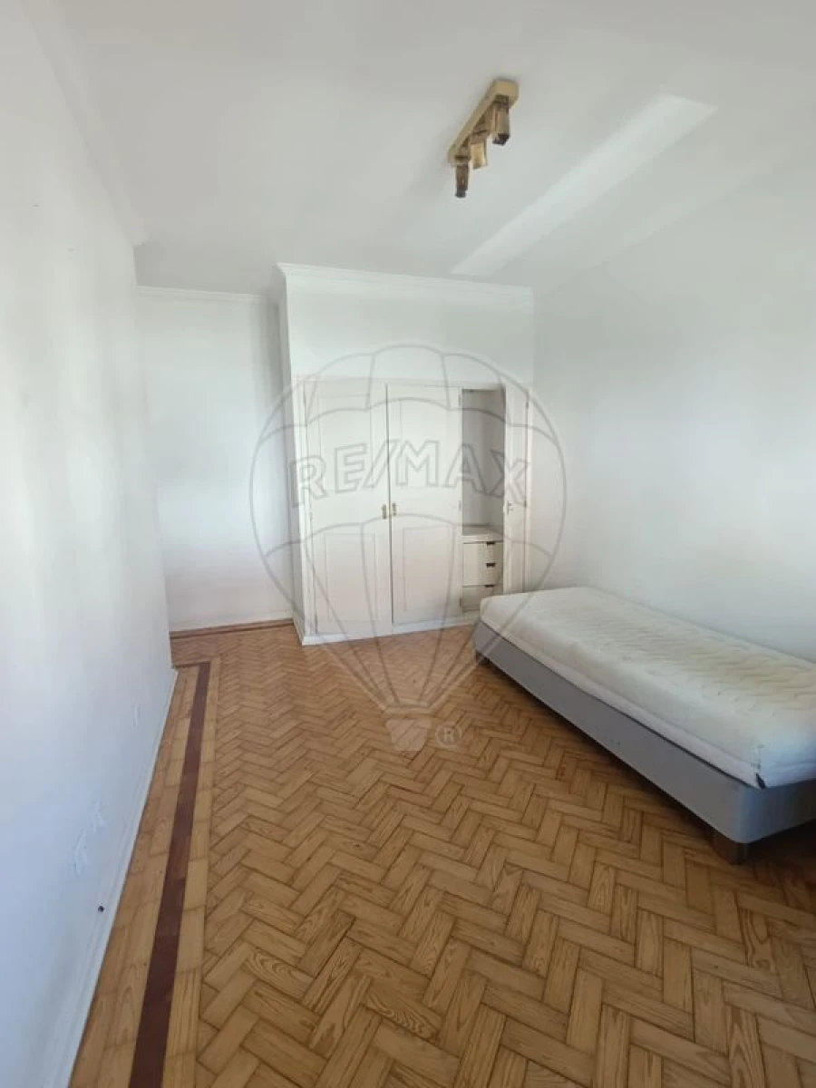 Apartamento T4 para Arrendamento em Sé Nova, Santa Cruz, Almedina e São Bartolomeu Foto 20