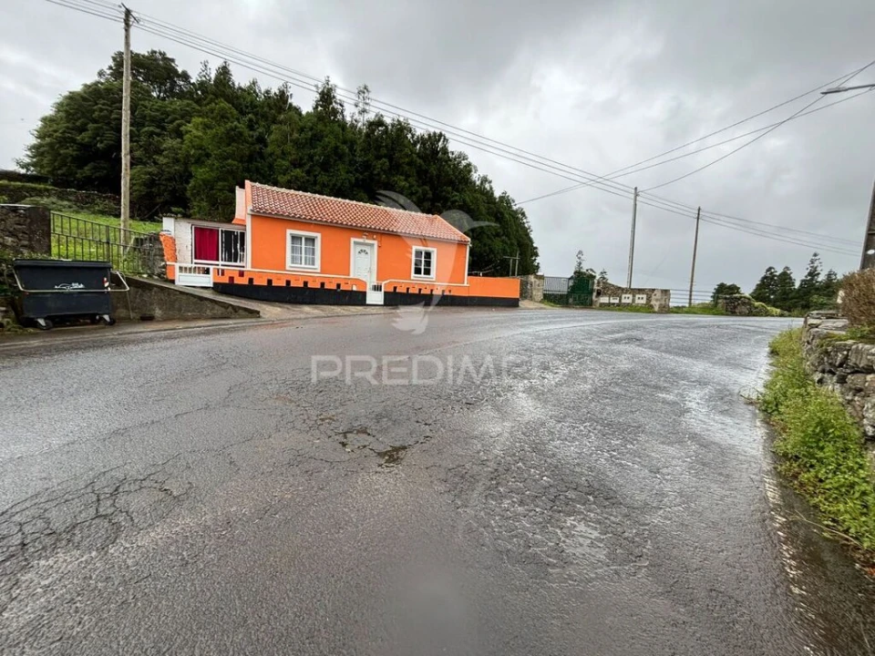 Moradia T3 para Venda em Posto Santo Foto 1