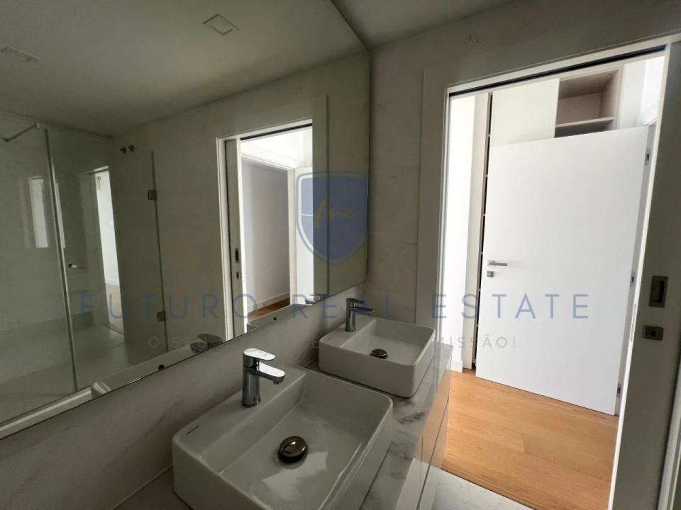 Apartamento T4 para Venda em São Martinho Foto 37