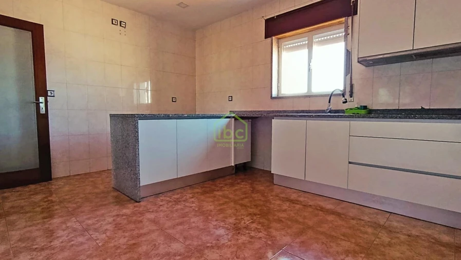 Moradia T4 para Venda em Estela Foto 3