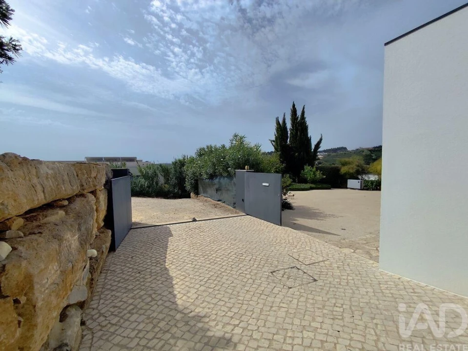 Moradia T4 para Venda em Cela Foto 22