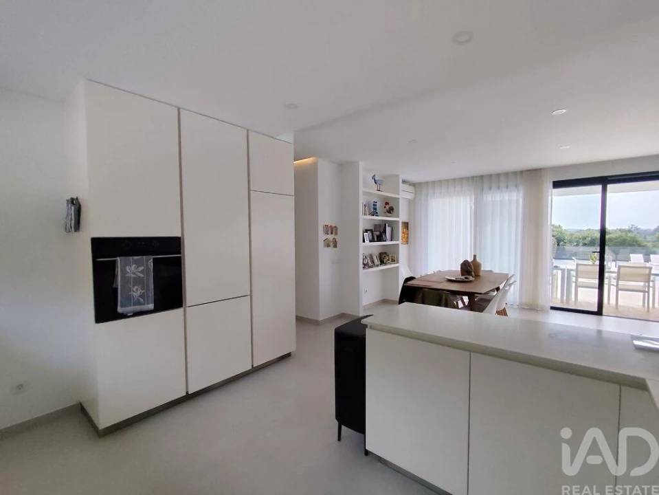 Moradia T4 para Venda em Cela Foto 8