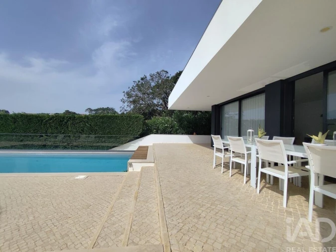 Moradia T4 para Venda em Cela Foto 4