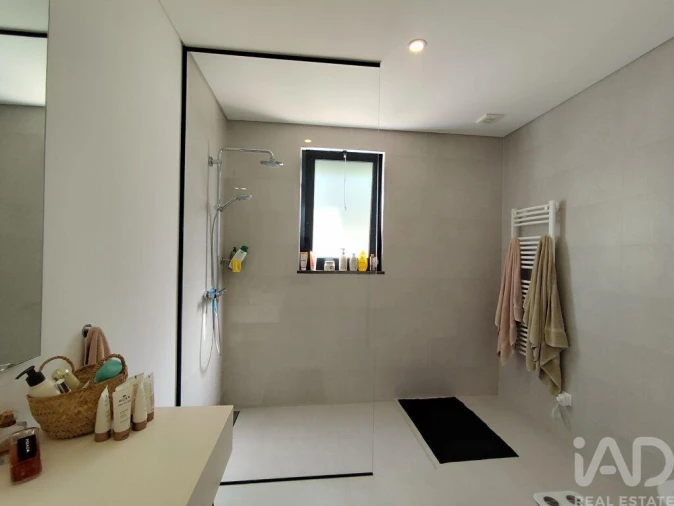 Moradia T4 para Venda em Cela Foto 18