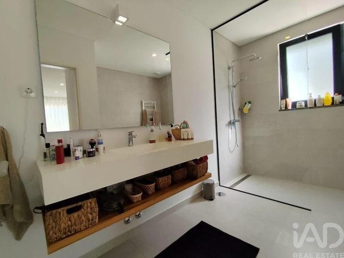 Moradia T4 para Venda em Cela Foto 17