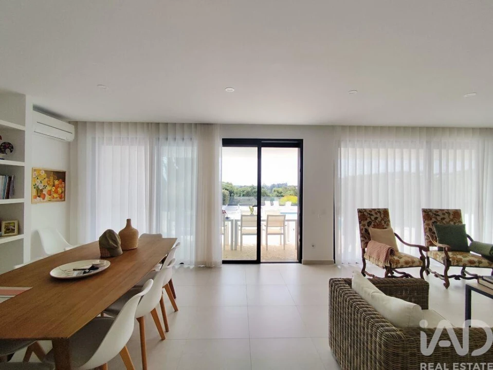 Moradia T4 para Venda em Cela Foto 6