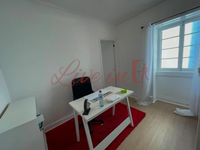 Moradia T4 para Venda em Santa Cruz Foto 19