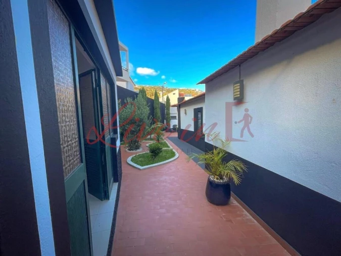 Moradia T4 para Venda em Santa Cruz Foto 3