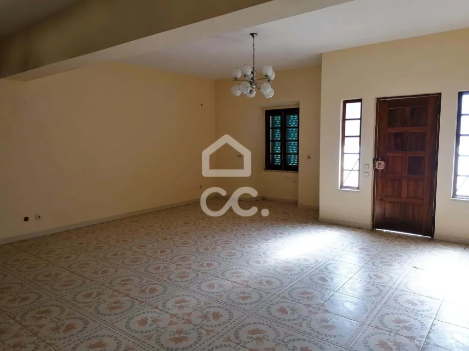 Moradia T5 para Venda em Vermelha Foto 4