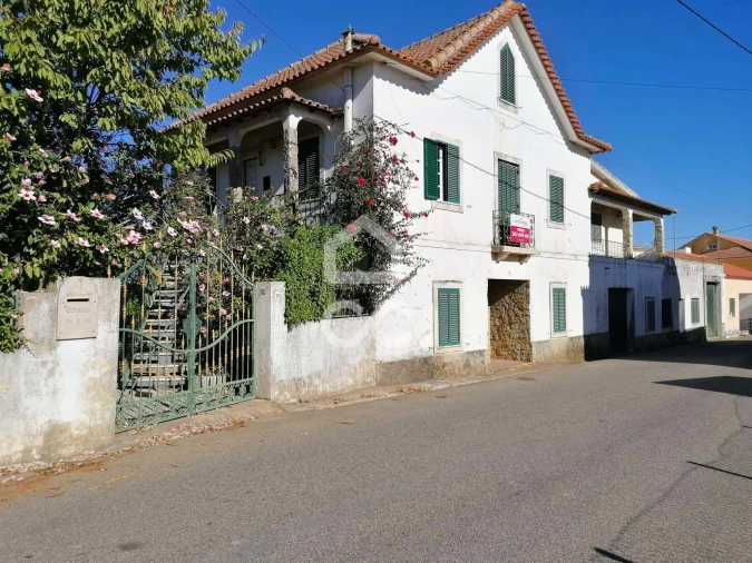 Moradia T5 para Venda em Vermelha