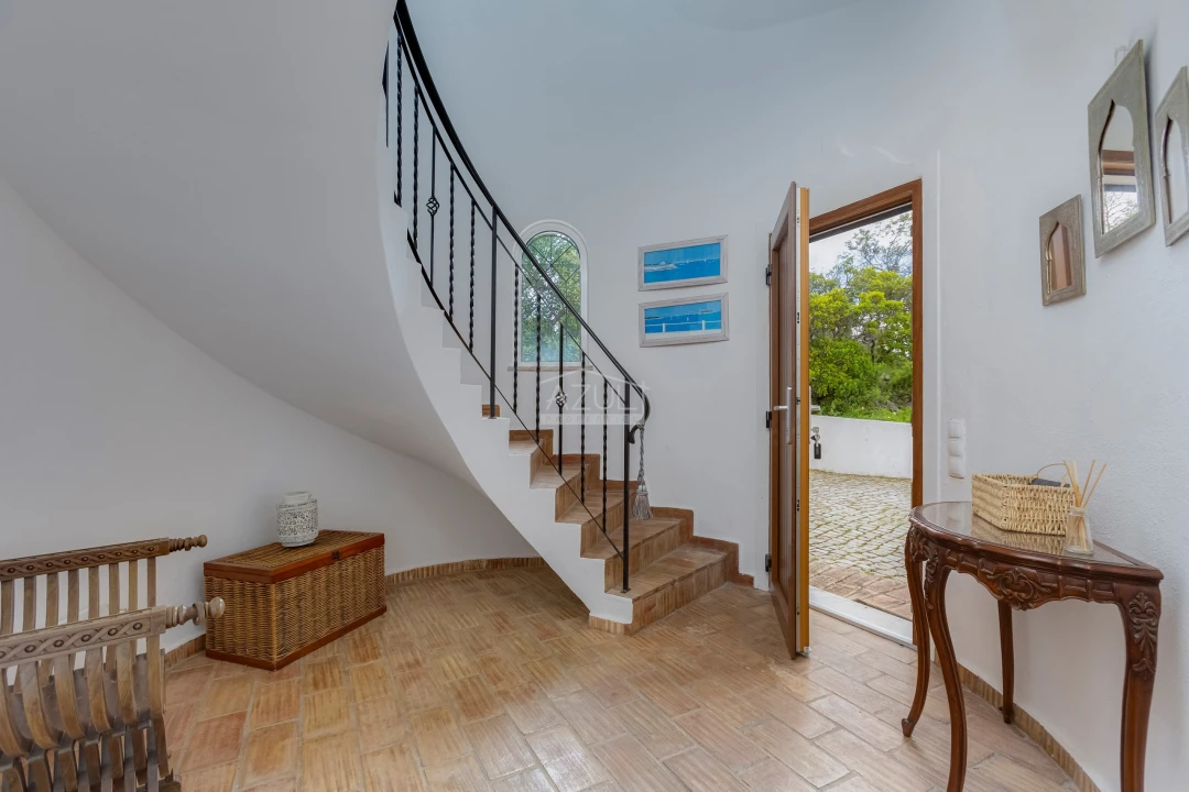 Moradia T4 para Venda em Santa Barbara de Nexe Foto 6