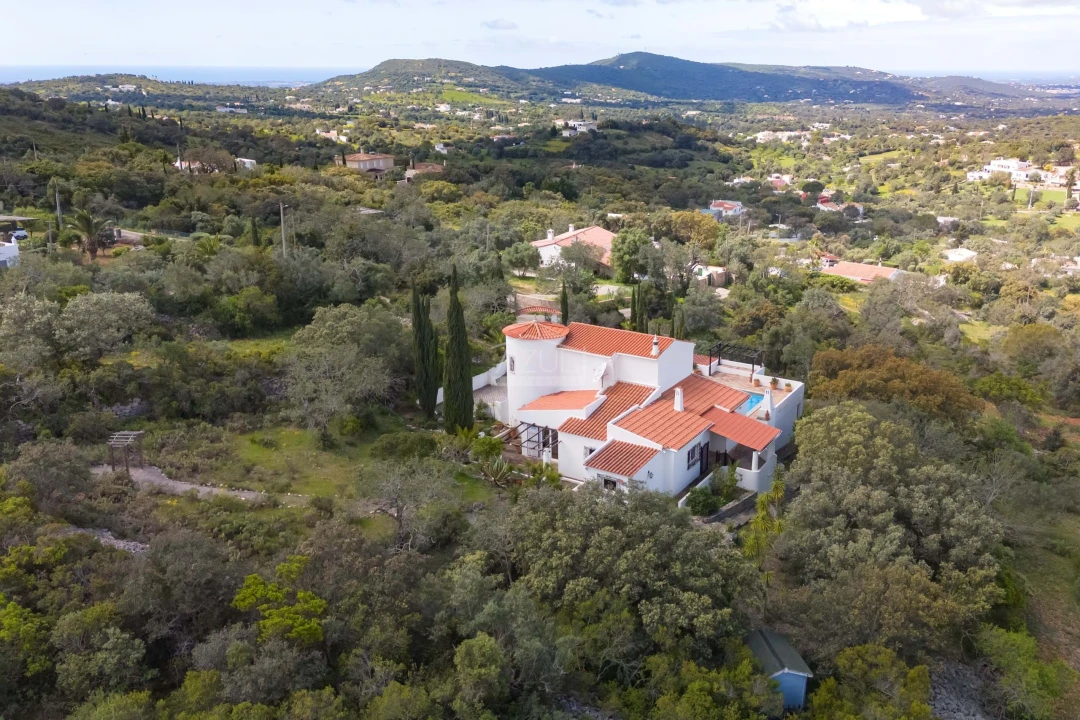 Moradia T4 para Venda em Santa Barbara de Nexe Foto 28