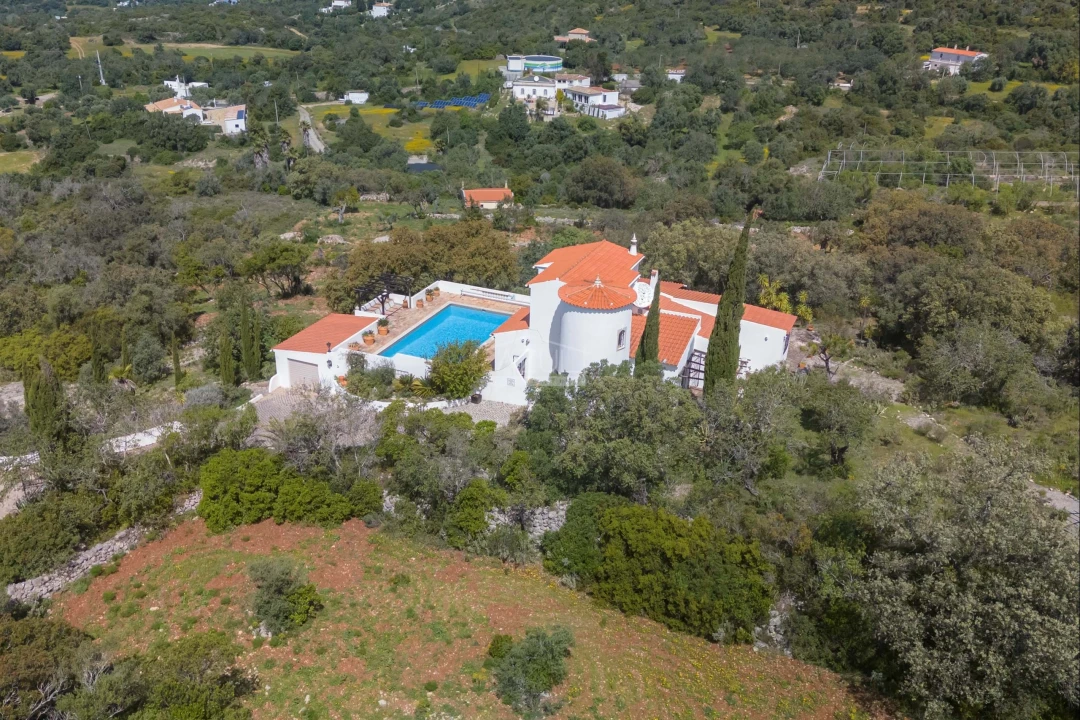 Moradia T4 para Venda em Santa Barbara de Nexe Foto 29