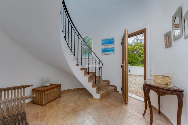 Moradia T4 para Venda em Santa Barbara de Nexe Foto 6