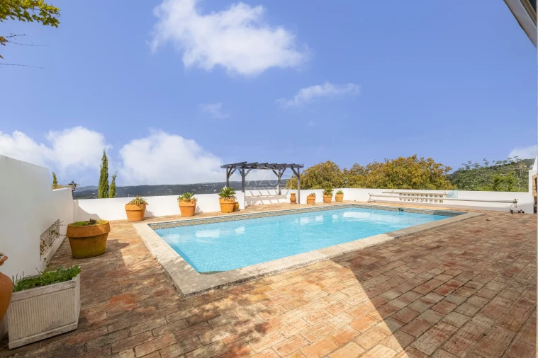 Moradia T4 para Venda em Santa Barbara de Nexe Foto 5