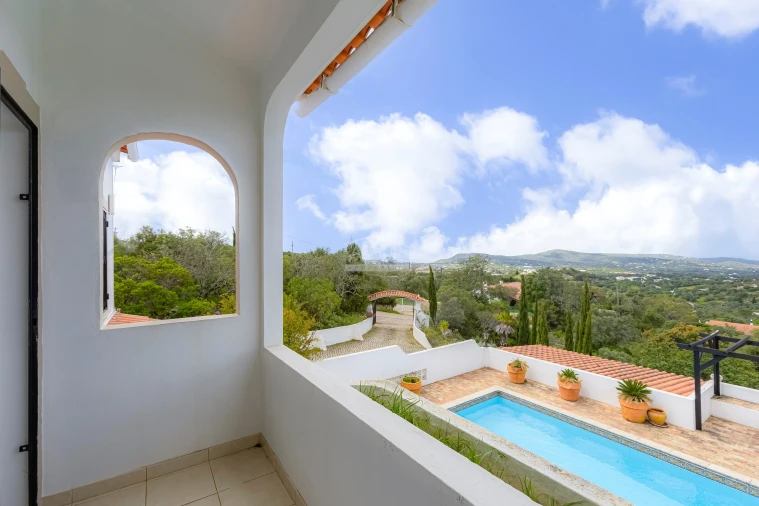 Moradia T4 para Venda em Santa Barbara de Nexe Foto 22